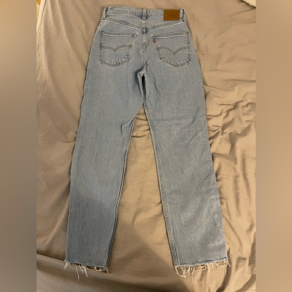 Light washed Levi’s jeans! (70s high slim straight) - Picture 5 of 6